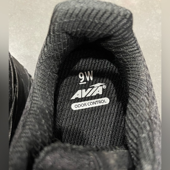 NWOT AVIA BLACK ODOR CONTROL ATHLETIC SHOES SIZE 9W. Glitter side trim! - Picture 5 of 7